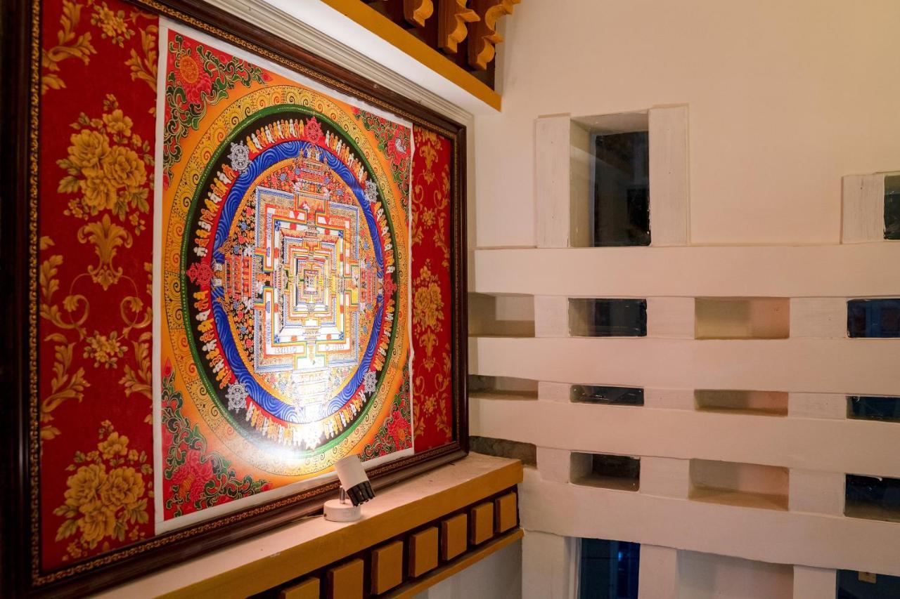 Royal Tara 호텔 강토크 외부 사진
